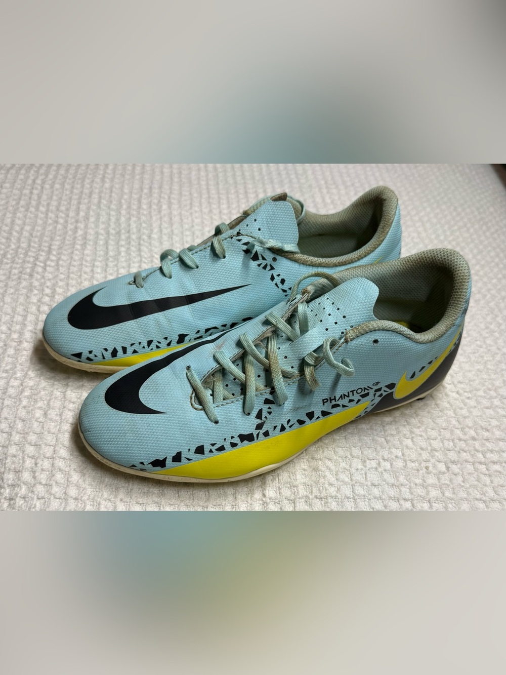 Nike Phantom Men's Light Blue and Yellow Athletic Soccer Shoes
